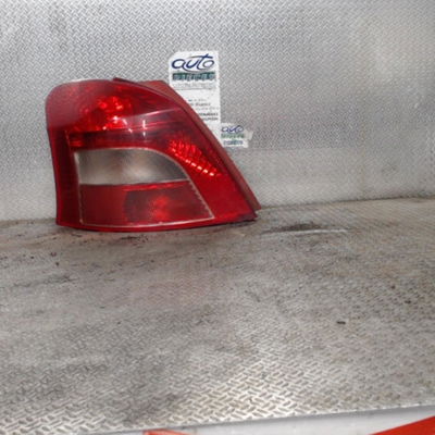 Feu arrière gauche Toyota YARIS (_P9_) 1.4 d-4d (nlp90_) (2005-2012)