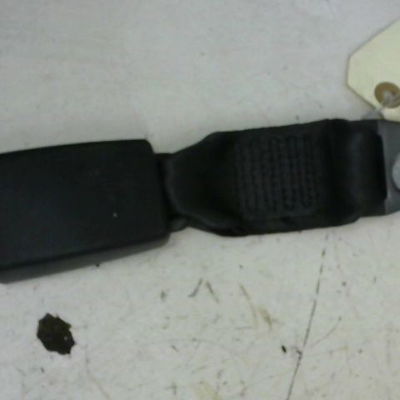 Ancrage ceinture arrière gauche Ford KA (RU8) 1.2 (2008-2016) 3 portes