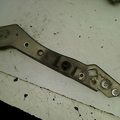 Tole porte phare d Renault MEGANE III 3-5 portes (BZ0-1_, B3_) 1.5 dci (2009)