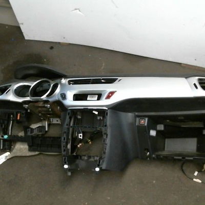Planche de bord Citroën C3 II (SC_) 1.4 hdi 70 (sc8hzc, sc8hr0, sc8hp4) (2009) 5 portes