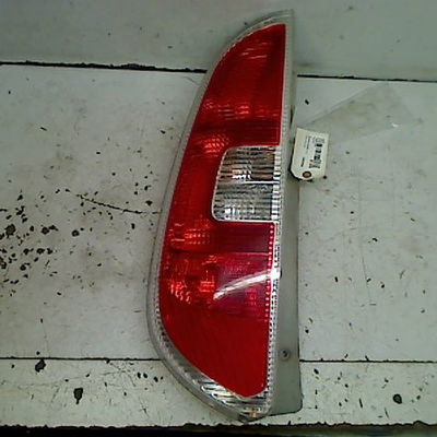 Feu arrière gauche Skoda ROOMSTER (5J7) 1.4 tdi (2006-2010)