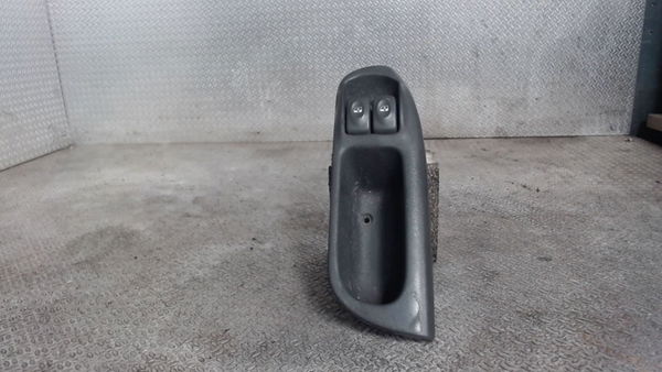 Commande lève-glace porte avant gauche Renault SCÉNIC I Monospace (JA0-1_, FA0_) 1.9 dci (ja05, ja1f) (1999-2003) 5 portes
