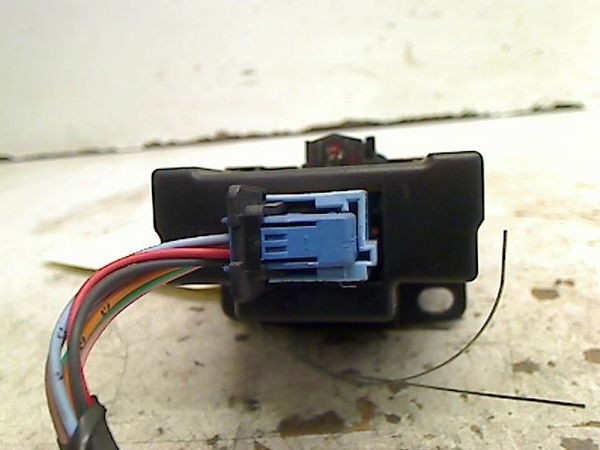 Interrupteur commande de frein a main RENAULT VEL SATIS