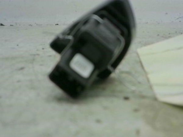 Commande lève-glace porte avant droite Ford KA (RU8) 1.2 (2008-2016) 3 portes