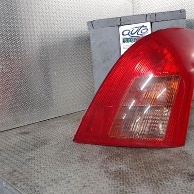 Feu arrière droit Suzuki SWIFT III (MZ, EZ) 1.3 (rs 413) (2005)