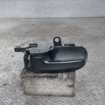 Poignee int porte avg Toyota YARIS (_P1_) 1.4 d-4d (nlp10_) (2001-2005)