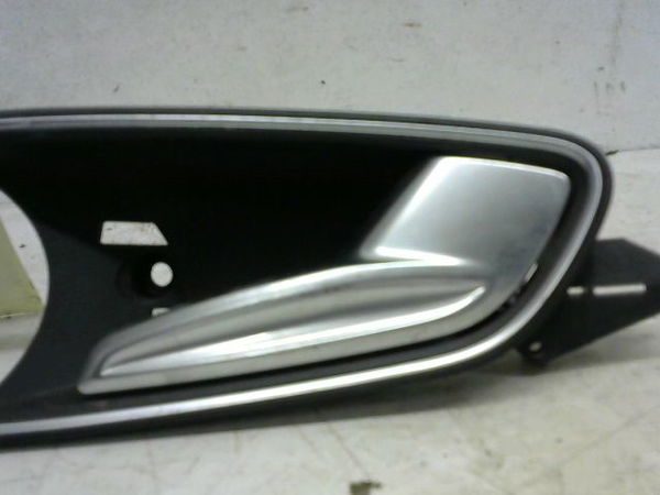 Poignee int porte avd Audi A1 (8X1, 8XK) 1.6 tdi (2011-2015)