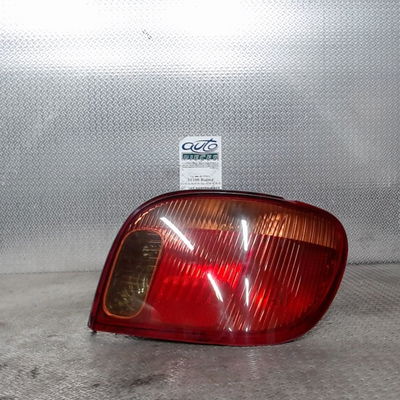 Feu arrière droit Toyota YARIS (_P1_) 1.4 d-4d (nlp10_) (2001-2005)