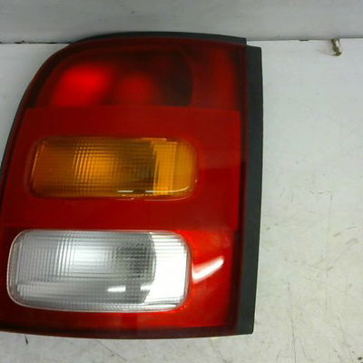 Feu arrière droit Nissan MICRA II (K11) 1.3 i 16v (1992-2000)