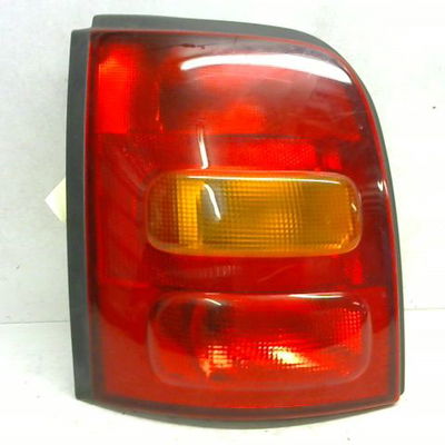 Feu arrière gauche Nissan MICRA II (K11) 1.3 i 16v (1992-2000)