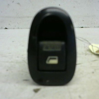 Commande lève-glace porte avant droite Peugeot 1007 (KM_) 1.4 hdi (2005)
