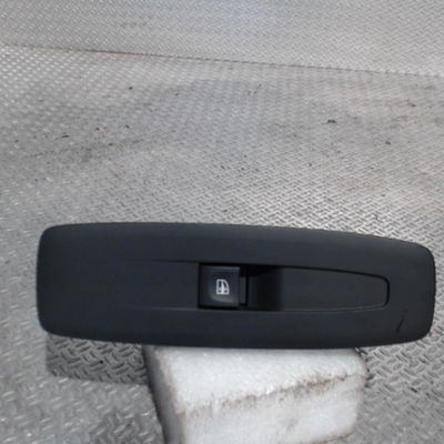 Commande leve-glace porte arrière gauche Renault MEGANE IV 3-5 portes (B9A-M-N_) 1.2 tce 100 (b9ms) (2015)
