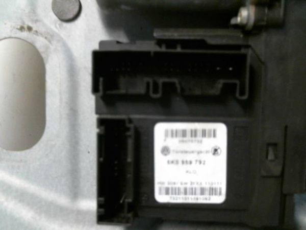 Mecanisme  moteur lève-glace avant droit Volkswagen TOURAN (1T3) 1.6 tdi (2010-2015) 5 portes