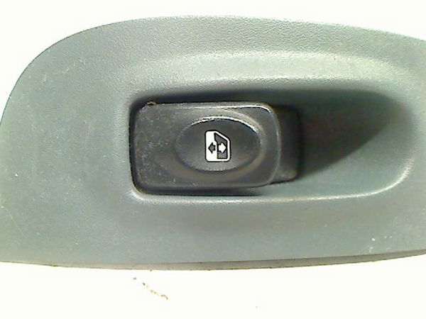 Commande lève-glace porte avant droite Renault MEGANE I (BA0-1_) 1.4 e (ba0e, ba0v) (1996-2003)