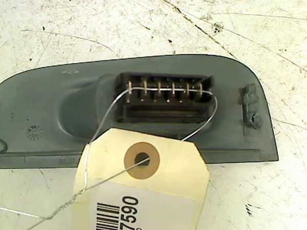 Commande lève-glace porte avant droite Renault MEGANE I (BA0-1_) 1.4 e (ba0e, ba0v) (1996-2003)