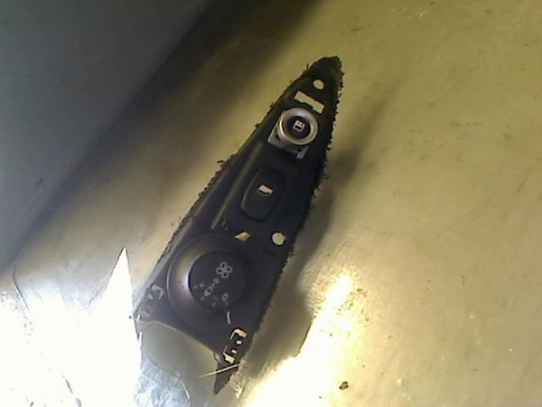 Commande lève-glace porte avant gauche CITROEN C8  2.0 HDi 138ch