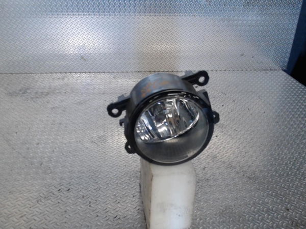 Phare antibrouillard avant gauche NISSAN NV300