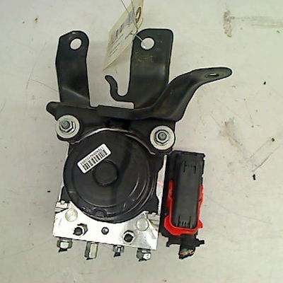 Unité hydraulique abs Toyota YARIS (_P13_) 1.3 (nsp130_) (2011)