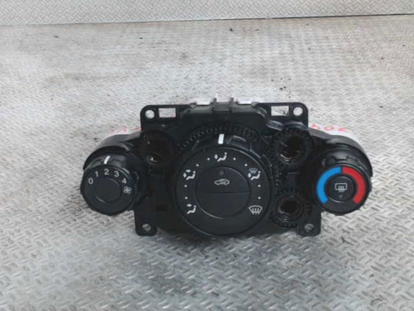 Commande de chauffage Ford FIESTA VI (CB1, CCN) 1.4 tdci (2010-2012) 3 portes