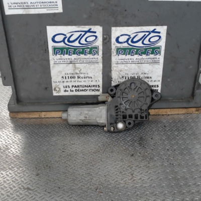 Moteur essuie-glace av droit Hyundai TRAJET (FO) 2.0 crdi (2001-2008)