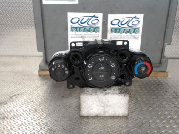 Commande de chauffage Ford FIESTA VI (CB1, CCN) 1.4 tdci (2010-2012) 3 portes