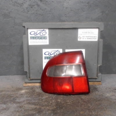 Feu arrière gauche Volvo V40 Break (645) 1.9 t4 (1997-2000)