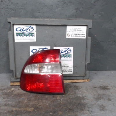 Feu arrière gauche Volvo V40 Break (645) 1.9 di (2000-2004)