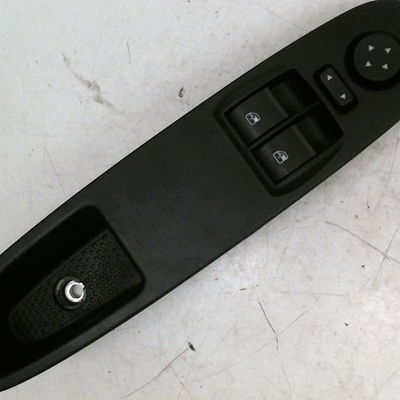Commande lève-glace porte avant gauche Fiat PUNTO (199_) 1.2 (199axz1a, 199bxz1a) (2012)