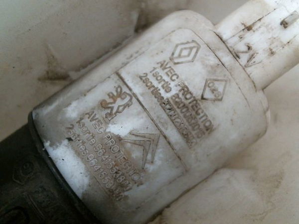 Reservoir lave-glace avant RENAULT MEGANE
