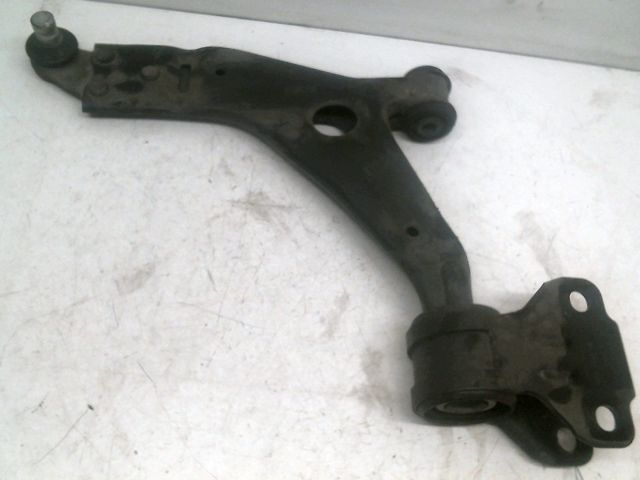 Triangle inf avg FORD KUGA II