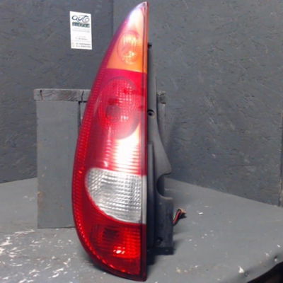 Feu arrière gauche Nissan ALMERA TINO (V10) 2.2 dci (2000-2006)