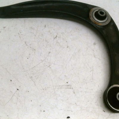Triangle inf avg PEUGEOT 3008