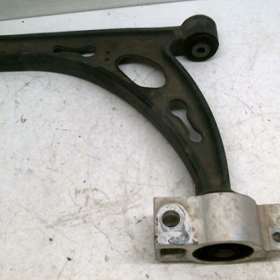 Triangle inf avg VOLKSWAGEN TOURAN