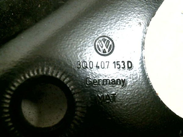 Triangle inf avg VOLKSWAGEN PASSAT