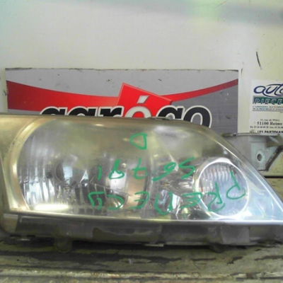 Phare antibrouillard avant gauche Mazda PREMACY (CP) 2.0 td (2000-2005)