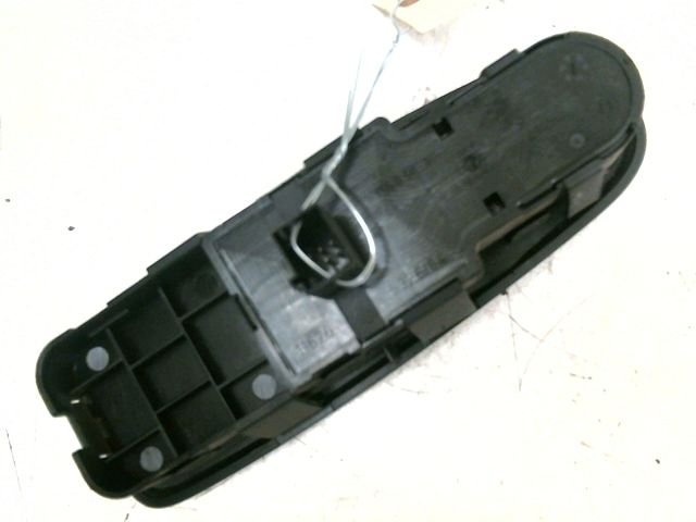Commande lève-glace porte avant gauche CITROEN C4