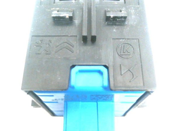 Interrupteur commande de frein a main PEUGEOT 5008