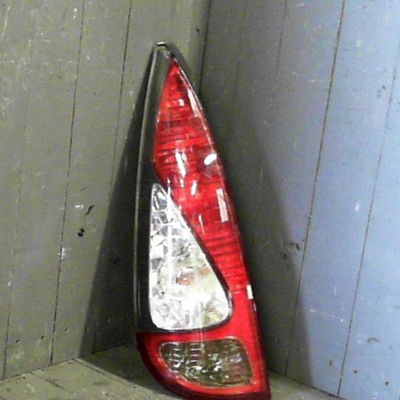 Feu arrière gauche Toyota YARIS VERSO (_P2_) 1.4 d-4d (nlp20_, nlp22_) (2000-2005)