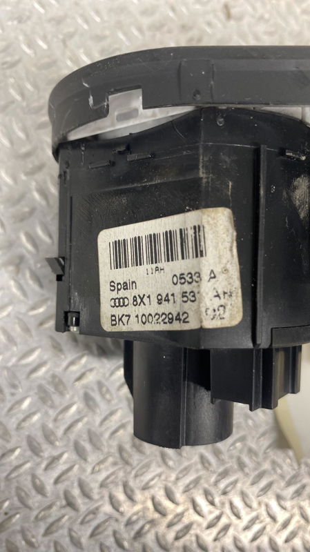 Interrupteur commande de phares Audi A1 (8X1, 8XK) 1.6 tdi (2011-2015)