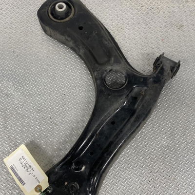 Triangle inf avd Audi A1 (8X1, 8XK) 1.6 tdi (2011-2015)