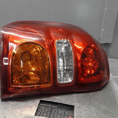 Feu arrière gauche Toyota RAV 4 II (_A2_) 2.0 d 4wd (cla20_, cla21_) (2001-2005)
