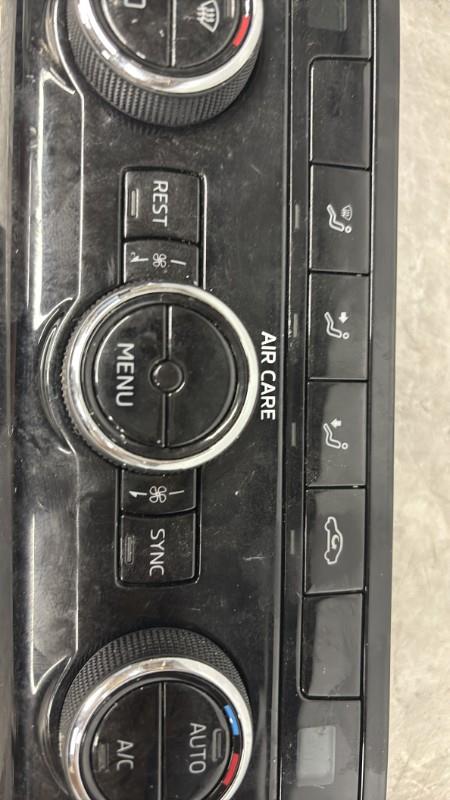 Commande de chauffage Skoda SUPERB III (3V3) 1.4 tsi (2015)