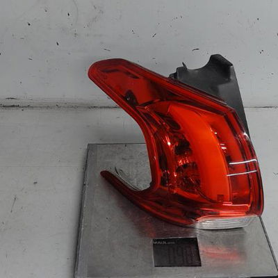 Feu arrière gauche Peugeot 2008 I (CU_) 1.2 thp 110 - puretech 110 (2015) 5 portes