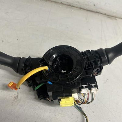 Interrupteur commande de frein a main Peugeot 108 1.0 vti 72 (2018)