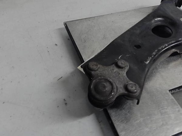 Triangle inf avd Peugeot 208 II (UB_, UP_, UW_, UJ_) 1.2 puretech 75 (2019)