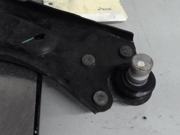Triangle inf avd Peugeot 208 II (UB_, UP_, UW_, UJ_) 1.2 puretech 75 (2019)