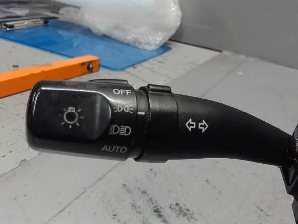 Interrupteur commande de frein a main Hyundai TUCSON (JM) 2.0 crdi traction intégrale (2004-2010)