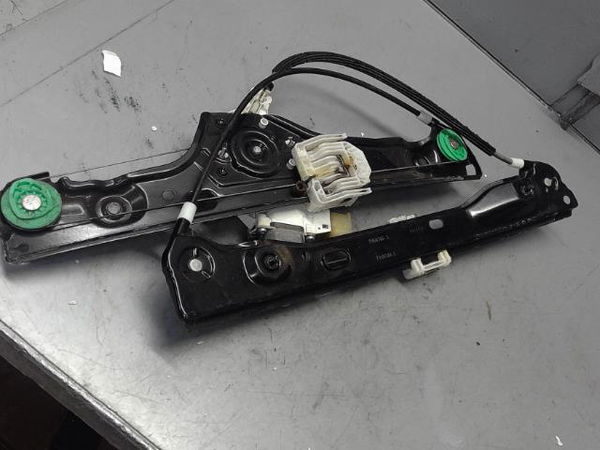 Moteur essuie-glace av droit Bmw 3 (E90) 320 i (2004-2007)