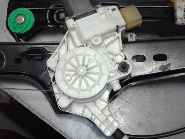 Moteur essuie-glace av droit Bmw 3 (E90) 320 i (2004-2007)