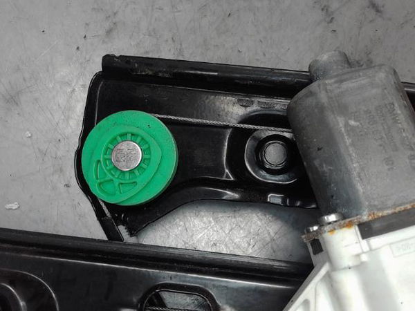 Moteur essuie-glace av droit Bmw 3 (E90) 320 i (2004-2007)